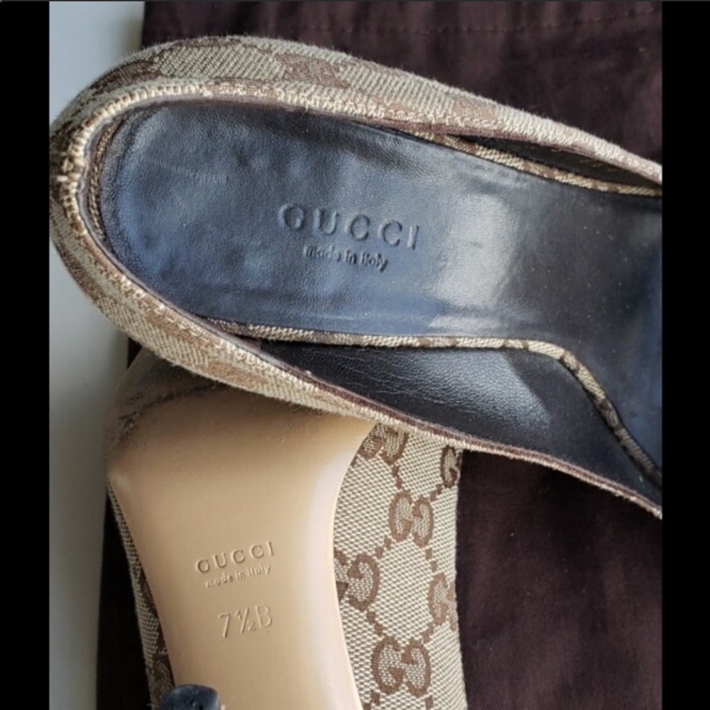 Authentic 7.5 Gucci Pumps in Beige